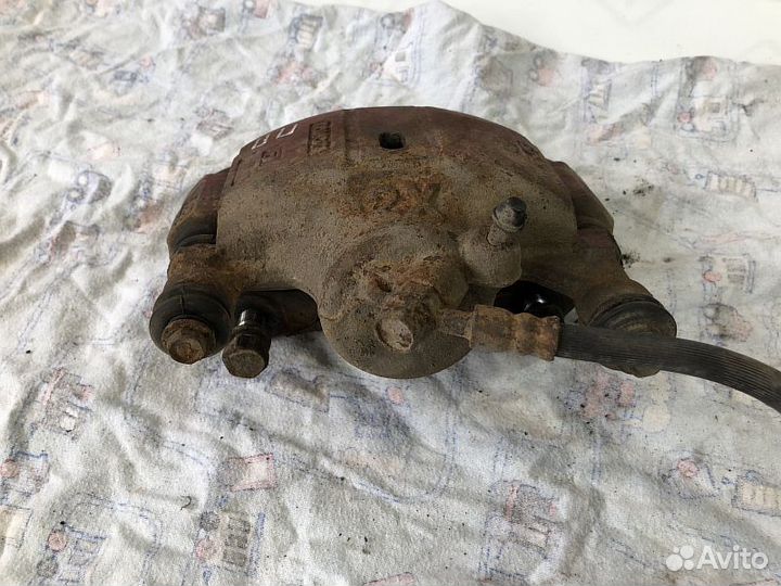 Суппорт тормозной Toyota Corolla AE100 CE100 EE100