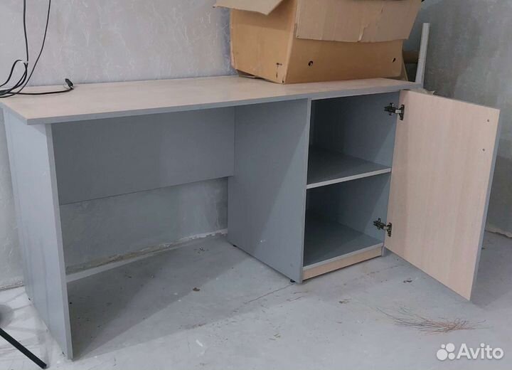 Письменный стол (офисный,компьютерный)