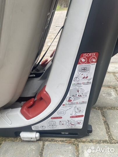 Детское кресло chicco iso fix (от 9 до 36 кг)