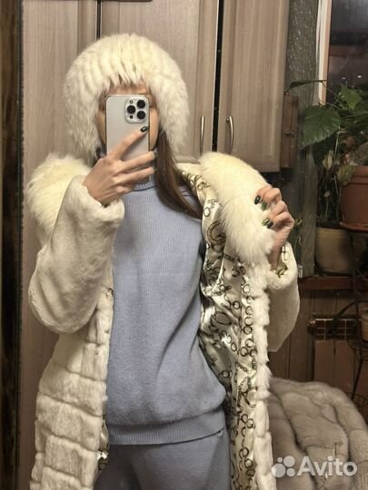 Шуба из кролика с капюшоном белая