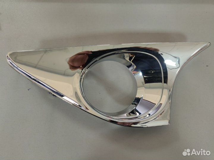 Накладка противотуманной фары левая Toyota Camry