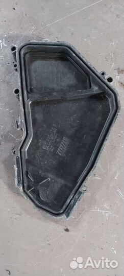 Крышка блока предохранителей на Volkswagen Touareg