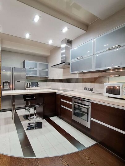 2-к. квартира, 84 м², 10/18 эт.