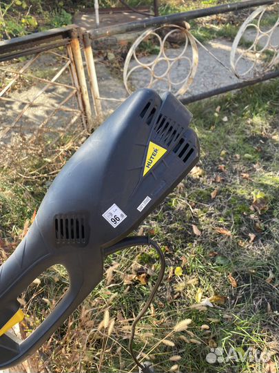 Газонокосилка электрическая