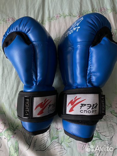 Боксерские перчатки 8 oz - 2500 ; шлем M -5000