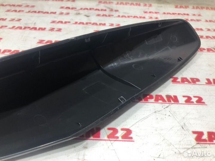 Крышка рейлинга передняя левая Toyota Land Cruiser