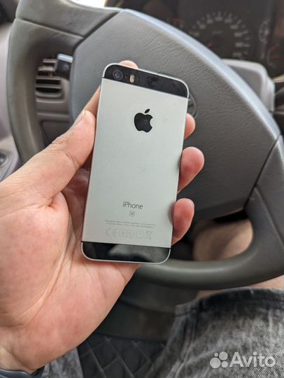 iPhone SE, 32 ГБ