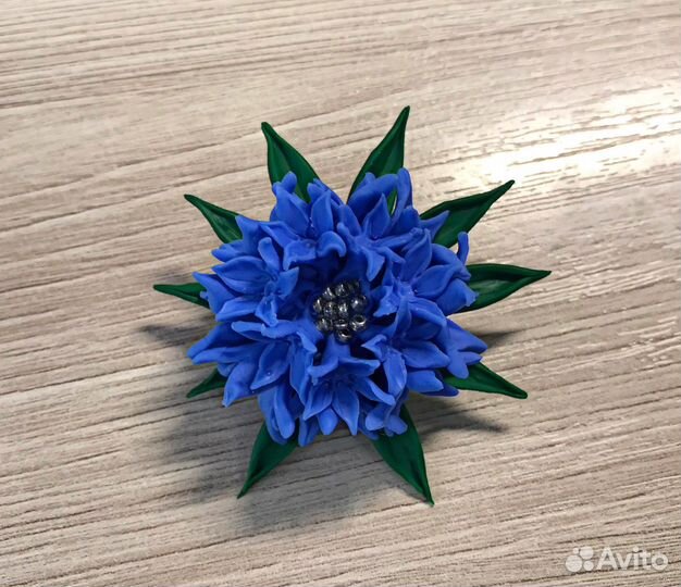 Брошка василек ручной работы