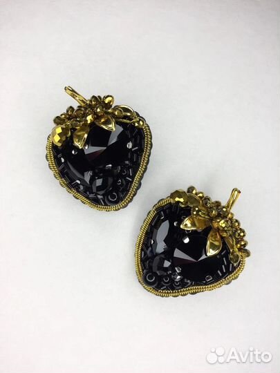 Брошь клубника