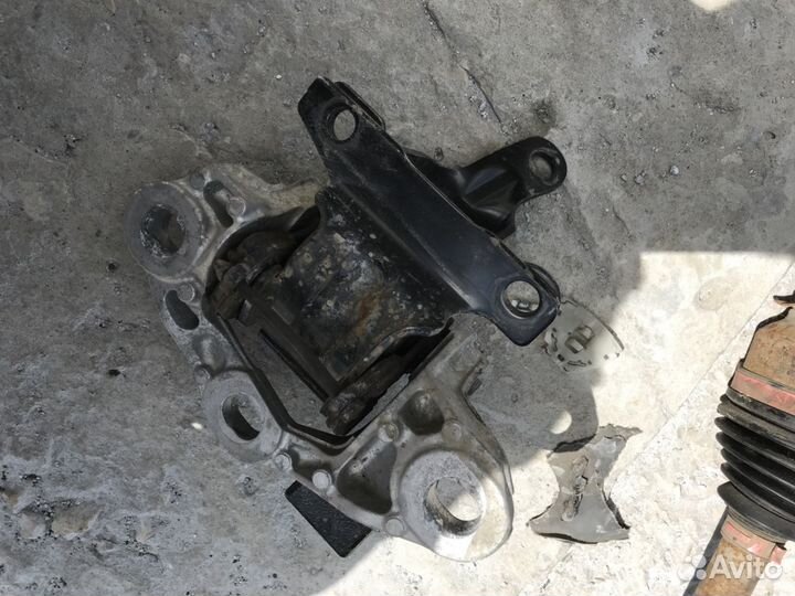 Левая Подушка двигателя Мазда 6 GJ Mazda 6 GJ