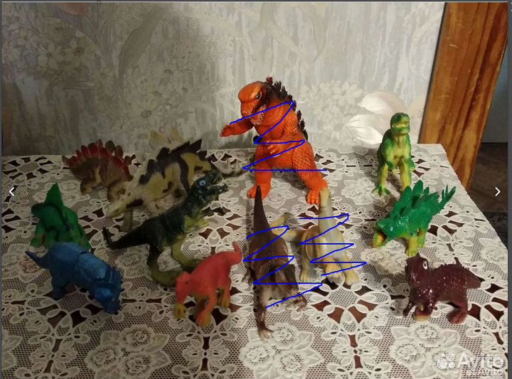 Коллекция игрушек динозаврки