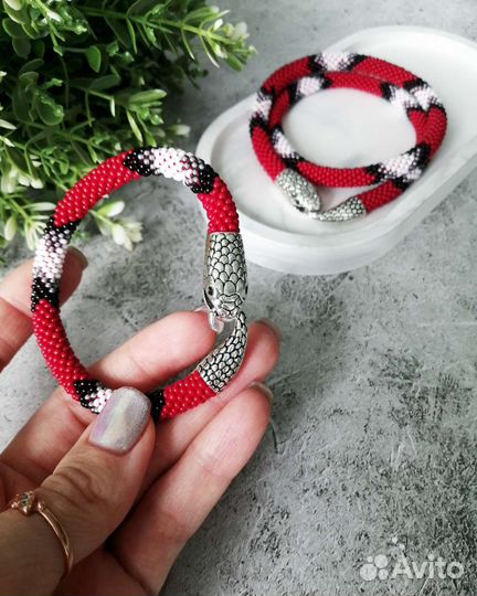 Жгут-колье ручной работы из бисера