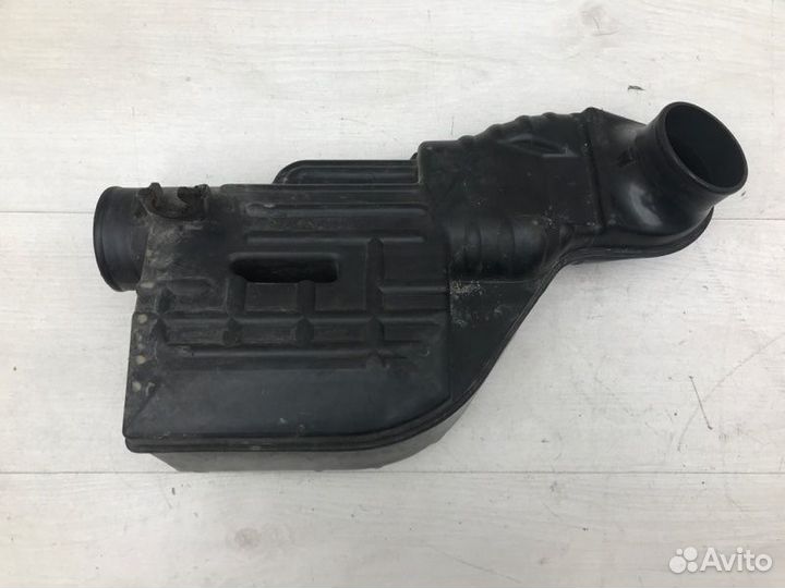 Резонатор воздушного фильтра Mitsubishi L200 3