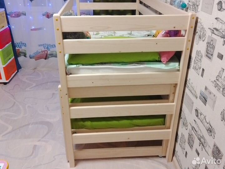 Выкатная детская кроватка Матрешка двухъярусная
