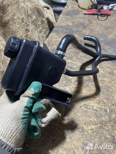 Бачок гур mitsubishi carisma