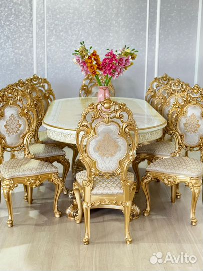 Стол и стулья