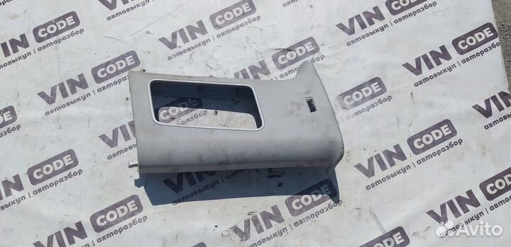 Обшивка центральной левой стойки Volkswagen Golf 5