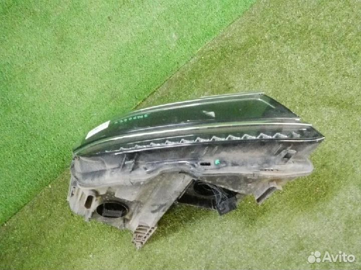 Фара правая Volkswagen Tiguan