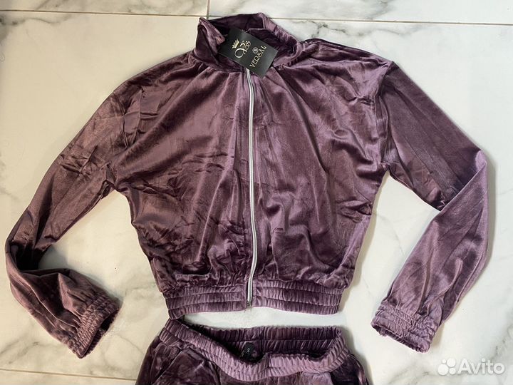 Велюровый спортивный костюм женский