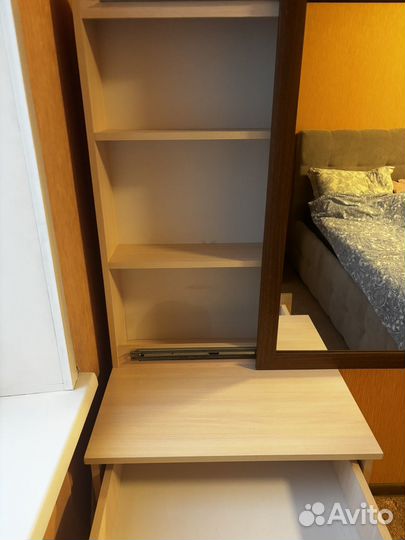 Косметический столик