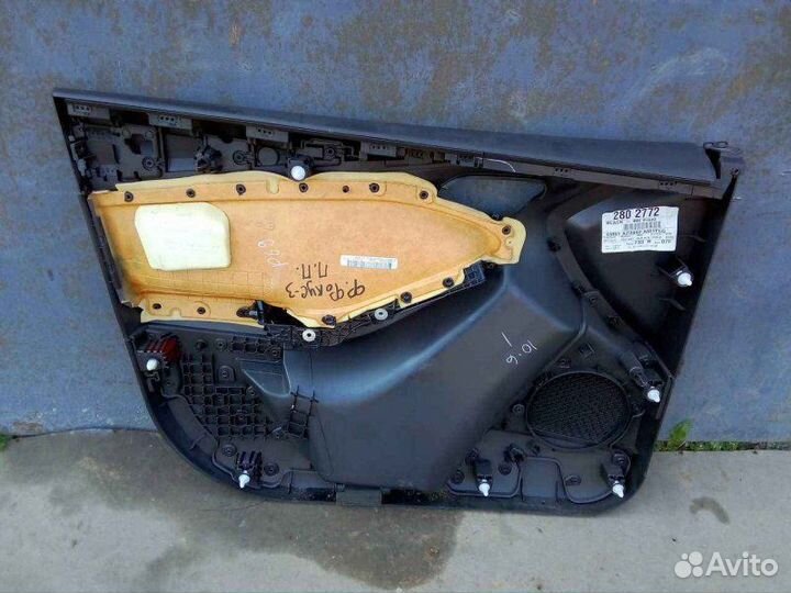 Обшивка двери передняя правая Ford Focus 3 1.6