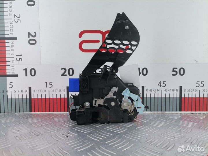 Замок двери передней правой Volkswagen Touareg