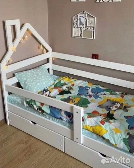 Кровать Домик-софа из массива