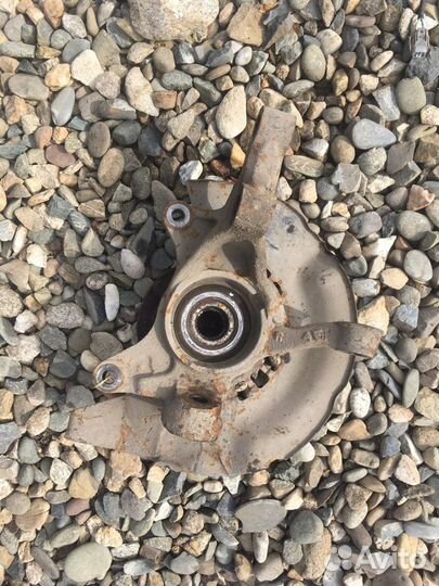 Кулак поворотный правый 4wd noah voxy 2002