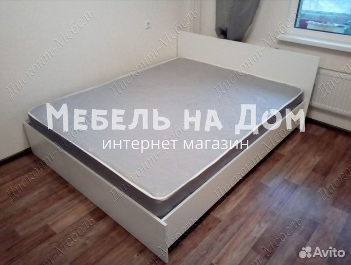 Кровать двухспальная с матрасом