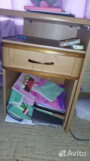 Стол, тумбочка