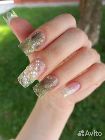 Модель на маникюр