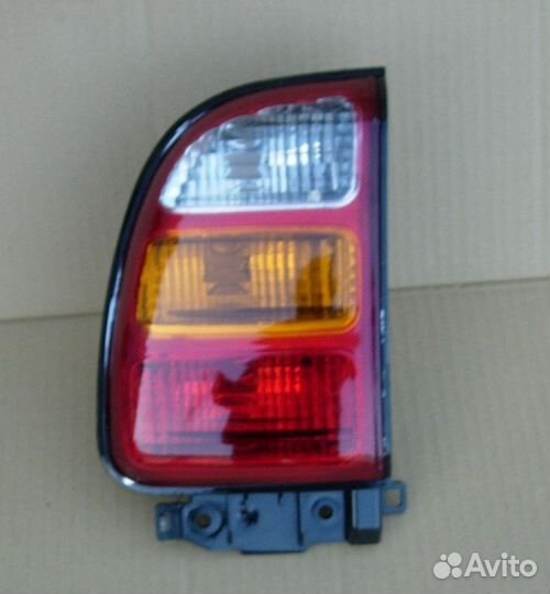 Фонарь задний левый задний левый Toyota Rav4 SXA10