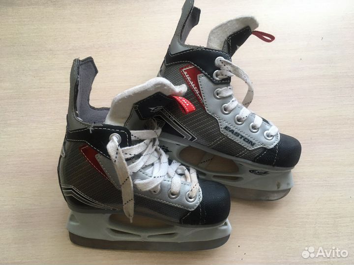 Коньки хоккейные