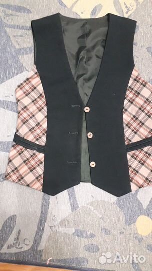 Жилетка для девочки гимназия 139.Размер 134- 140