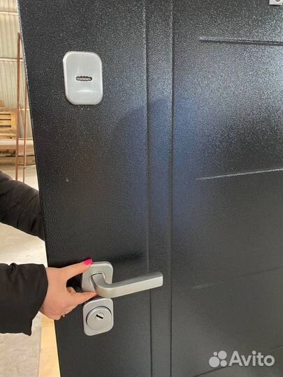 Дверь входная 9 см «Феррони Серебро Велюр» Белый