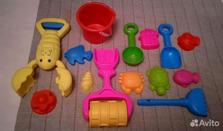 Пакетом игрушки для песка, пазлы, пузыри, кубики