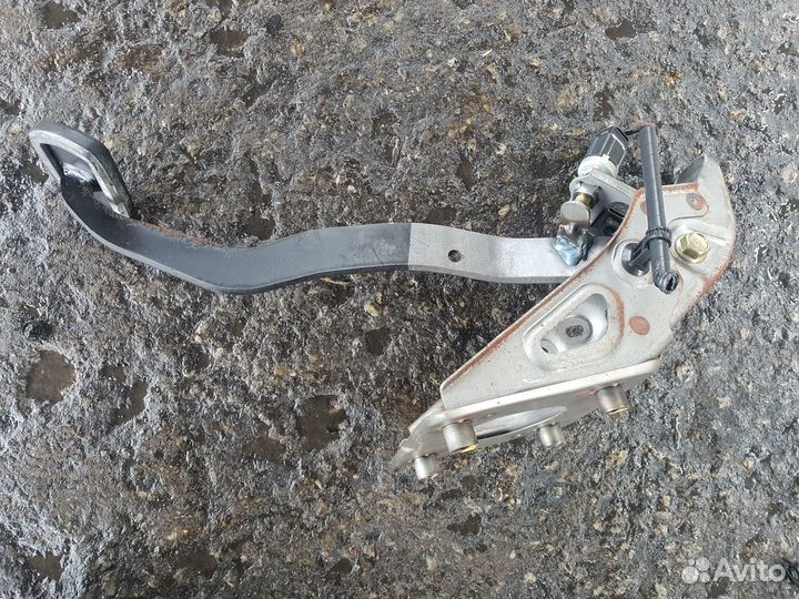 Педаль тормоза c Toyota Corolla NZE121 1NZ-FE