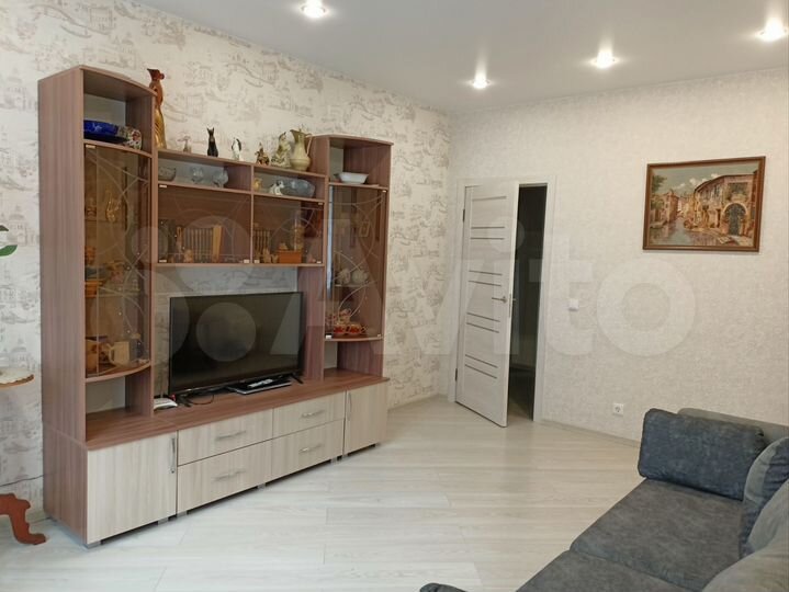 2-к. квартира, 60 м², 1/14 эт.