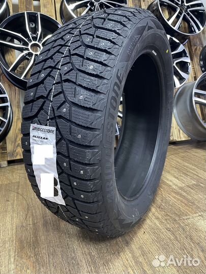 Bridgestone Blizzak Spike-02 235/40 R18 91T