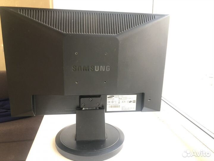 Монитор Samsung 923NW