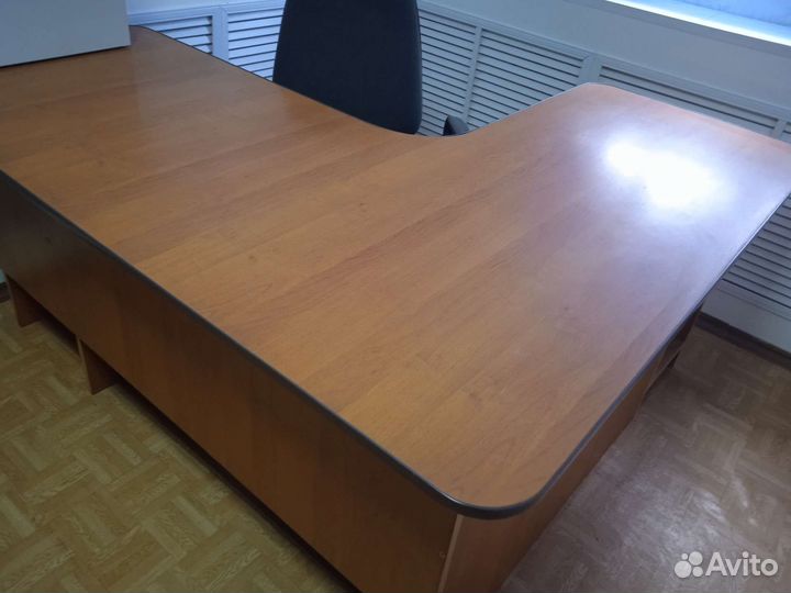 Компьютерный стол угловой