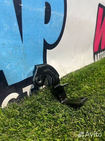 Кронштейн (крепление) Ford Explorer 6 U625 2020