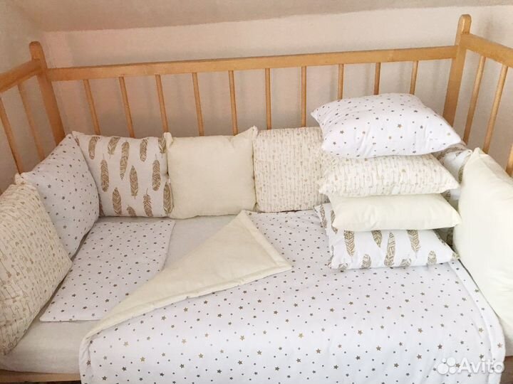 Комплект в кроватку новый