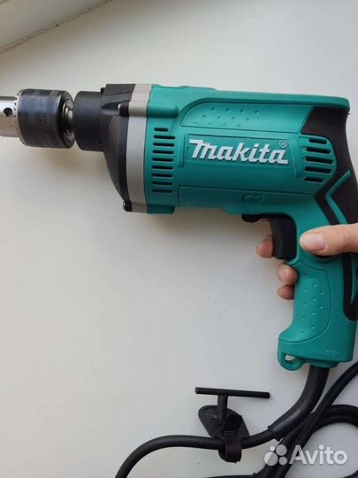 Ударная дрель makita