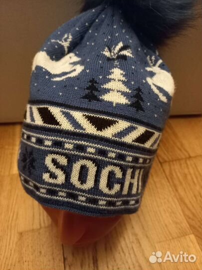 Шапка женская вязанная с помпоном Sochi