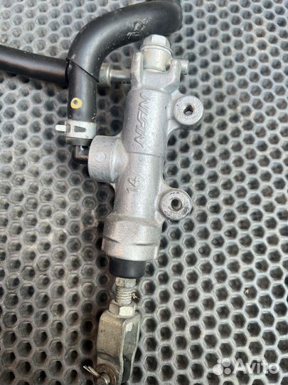 Машинка заднего тормоза suzuki gsx r 600/750 l1