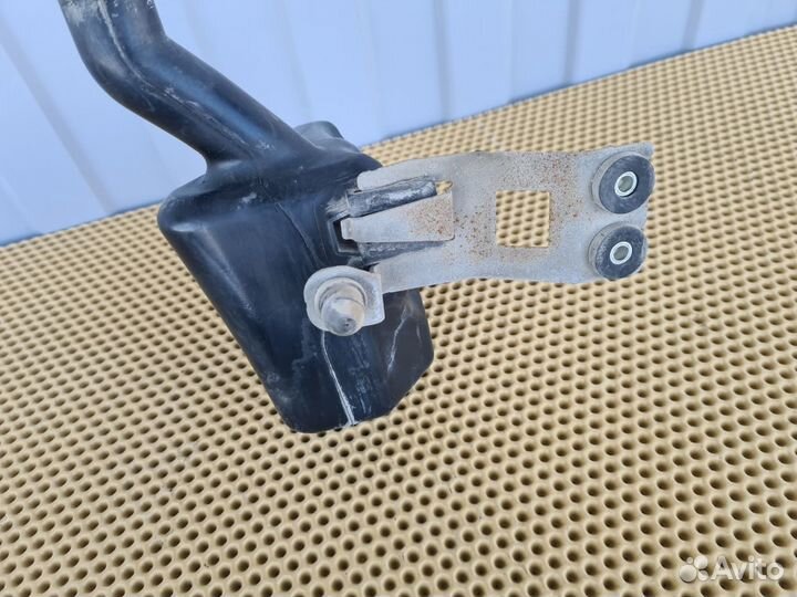 Резонатор воздушного фильтра передний левый