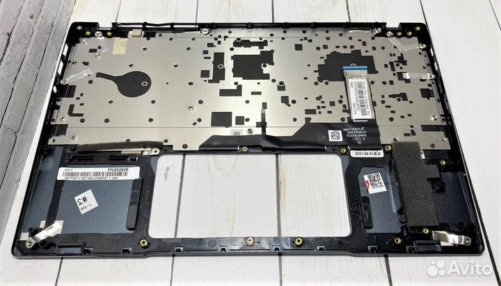 Топкейсы с клавиатурой для ноутбуков MSI (8)