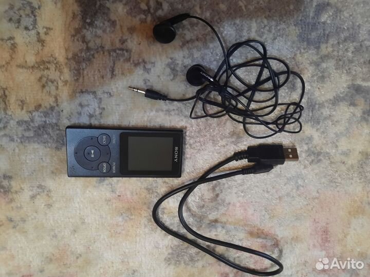 MP3-плеер Sony Walkman NW-E394 8 гб черный