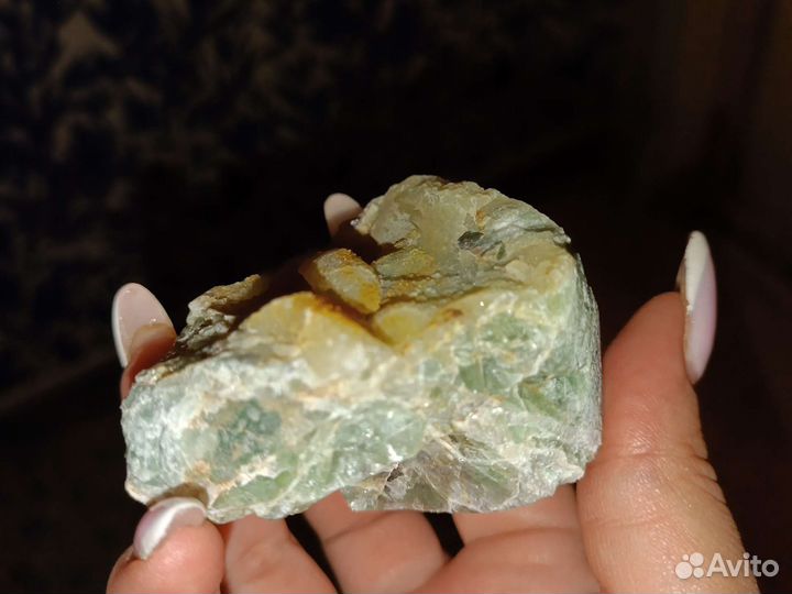 Камень апатит